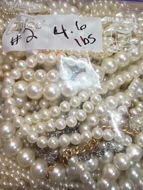 RESELLERS!!! 4.6 LBS  OF JEWELRY! PEARLS! LOT OF JEWELRY. ALL WAERABLE.